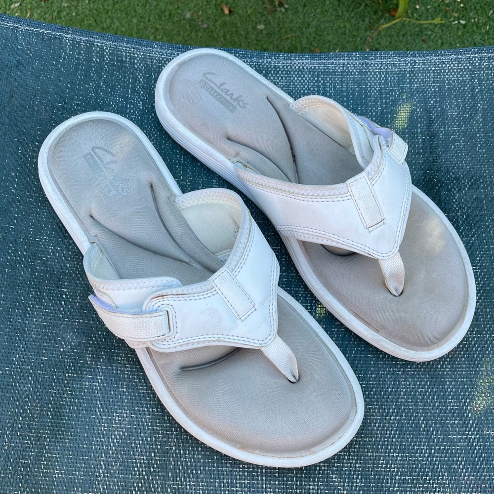 Clark’s collection white gray sandals memory foam size 8 comfort shoes